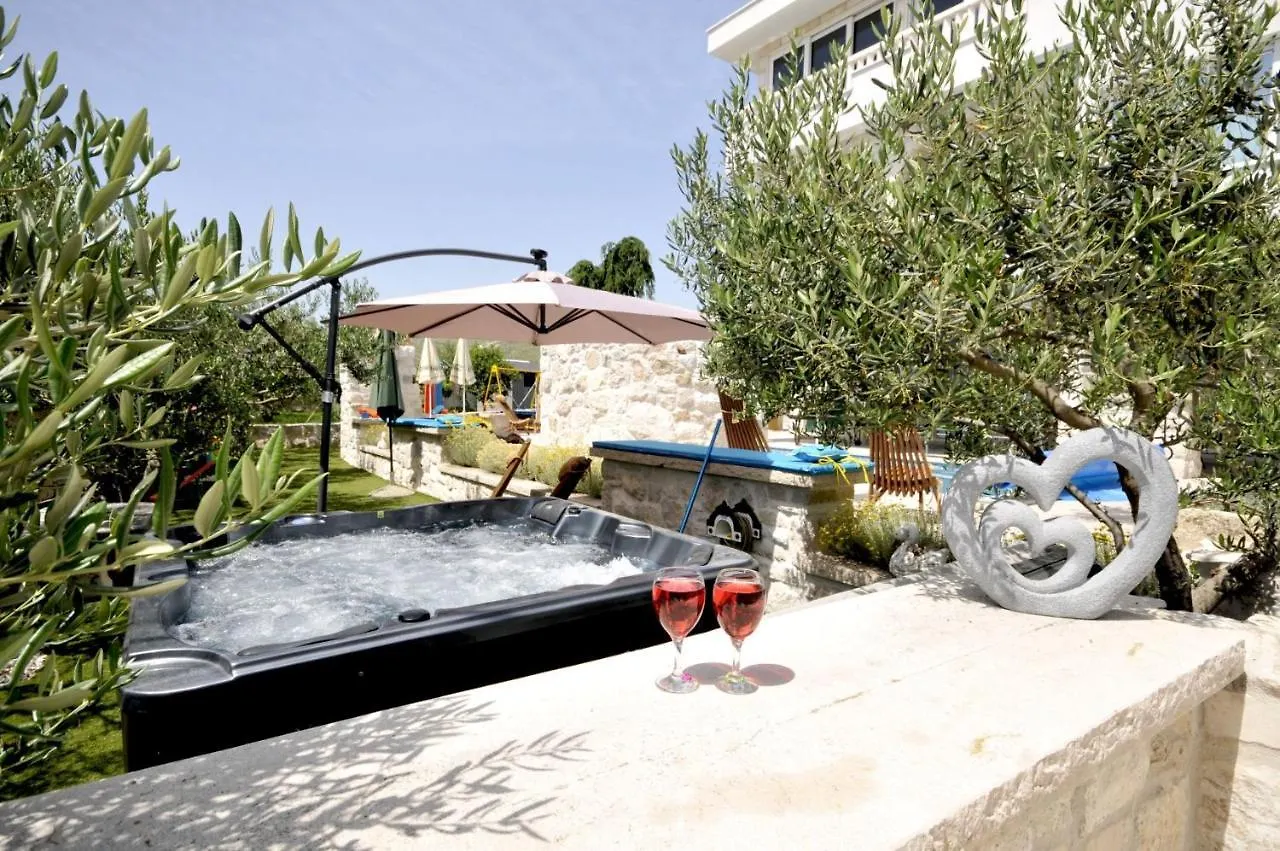 Luxury Villa With Pool, Jacuzzi, Sauna And Gym Trogir 0*,